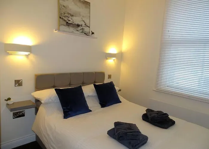 Apt 2 - Queens Court