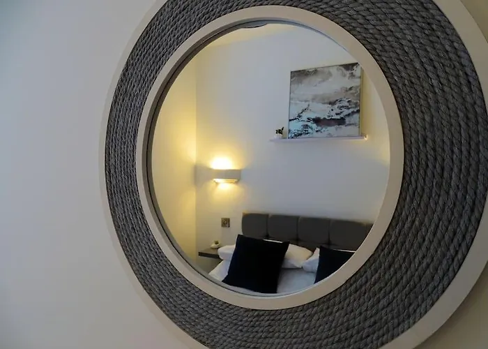 Apt 2 - Queens Court