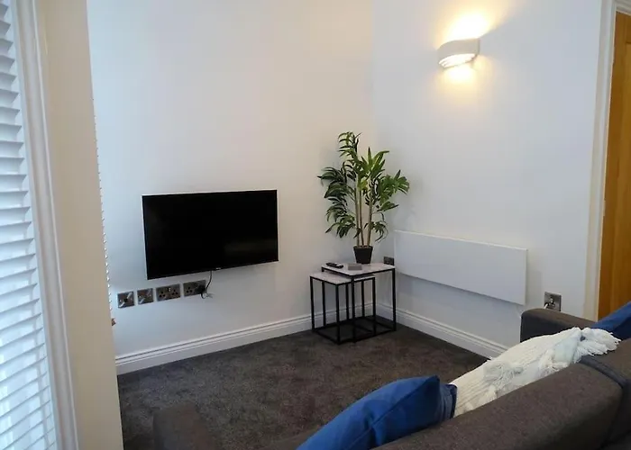 Apt 2 - Queens Court