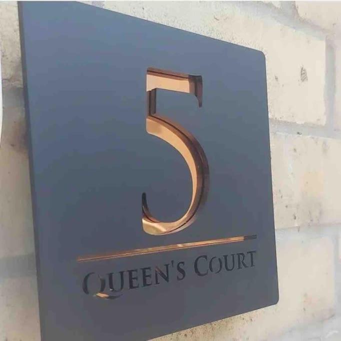 2 - Queens Court Apartment